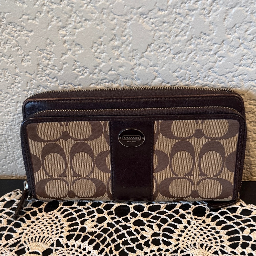 Coach Brown Signature C Accordian Diuble Zip Around Wallet